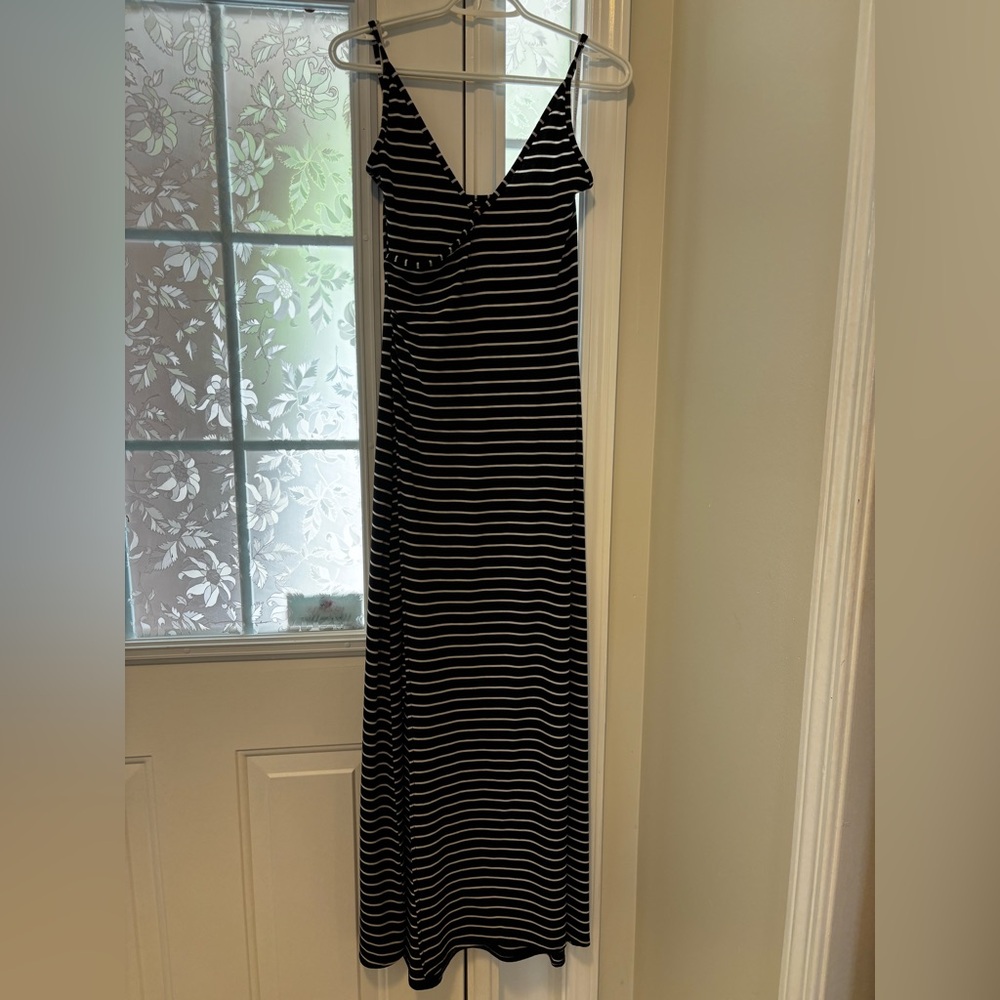 Guess Navy and White Sleeveless V-Neck Maxi Sundress